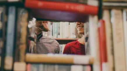 2 How to Break the Ice During First Meetup Chatting Topics to Spark and Improve the Relationship